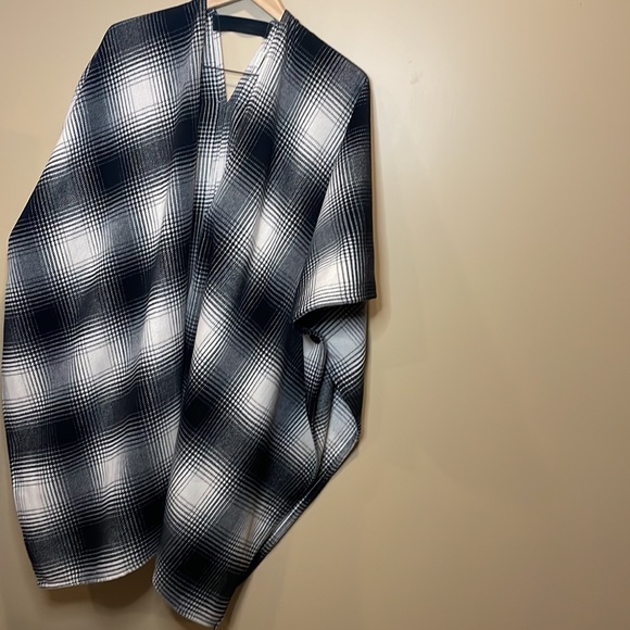 Handmade “Lost in Layers” Flannel Poncho - Picture 4 of 7